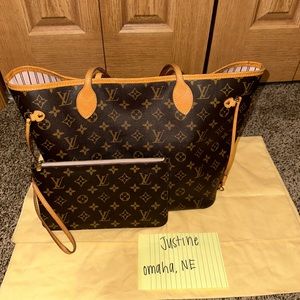 Authentic Neverfull MM Louis Vuitton Tote with removable pouch